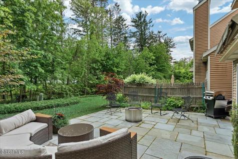 6 Quincy Road Glenmont NY 12077