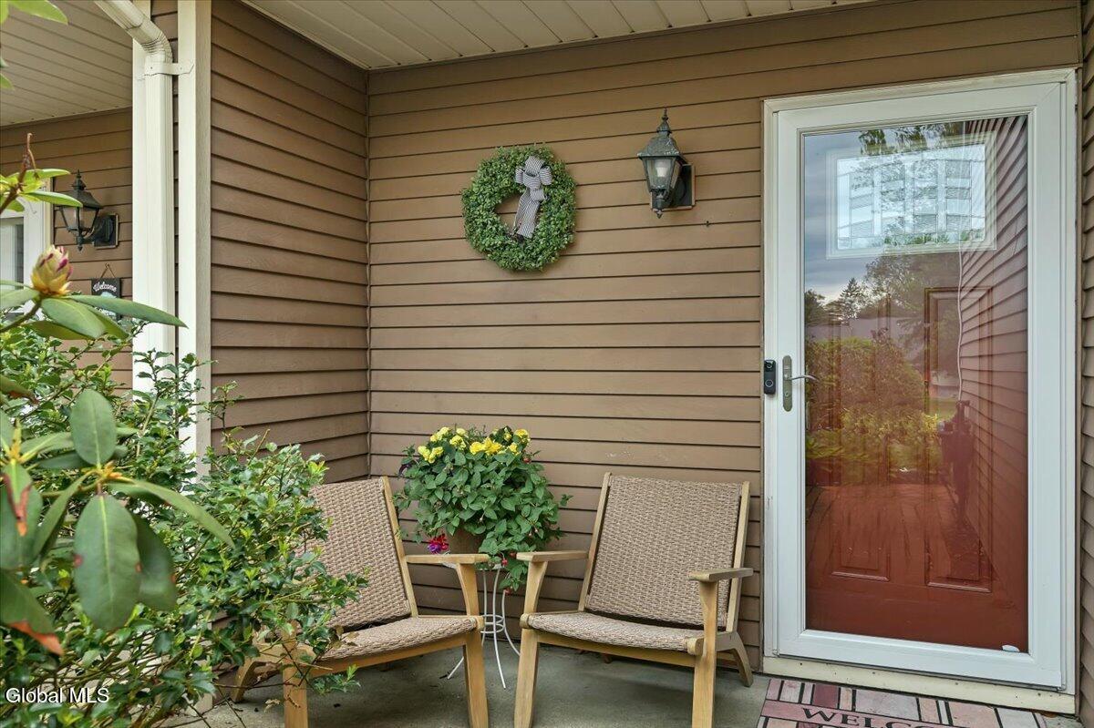 6 Quincy Road Glenmont NY 12077
