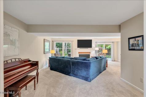 6 Quincy Road Glenmont NY 12077