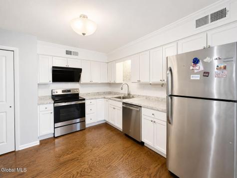 8B Lacosta Drive Clifton Park NY 12065