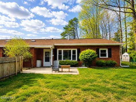 8B Lacosta Drive Clifton Park NY 12065