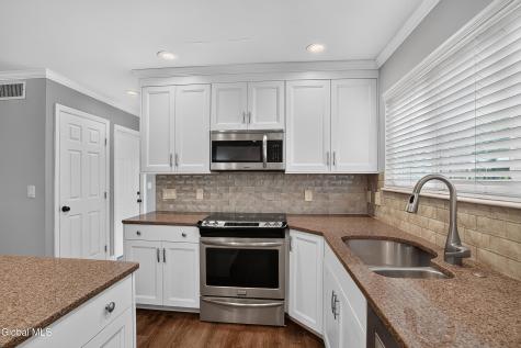 18 Willow Drive Delmar NY 12054