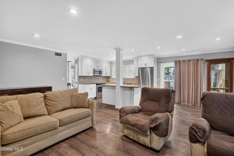 18 Willow Drive Delmar NY 12054