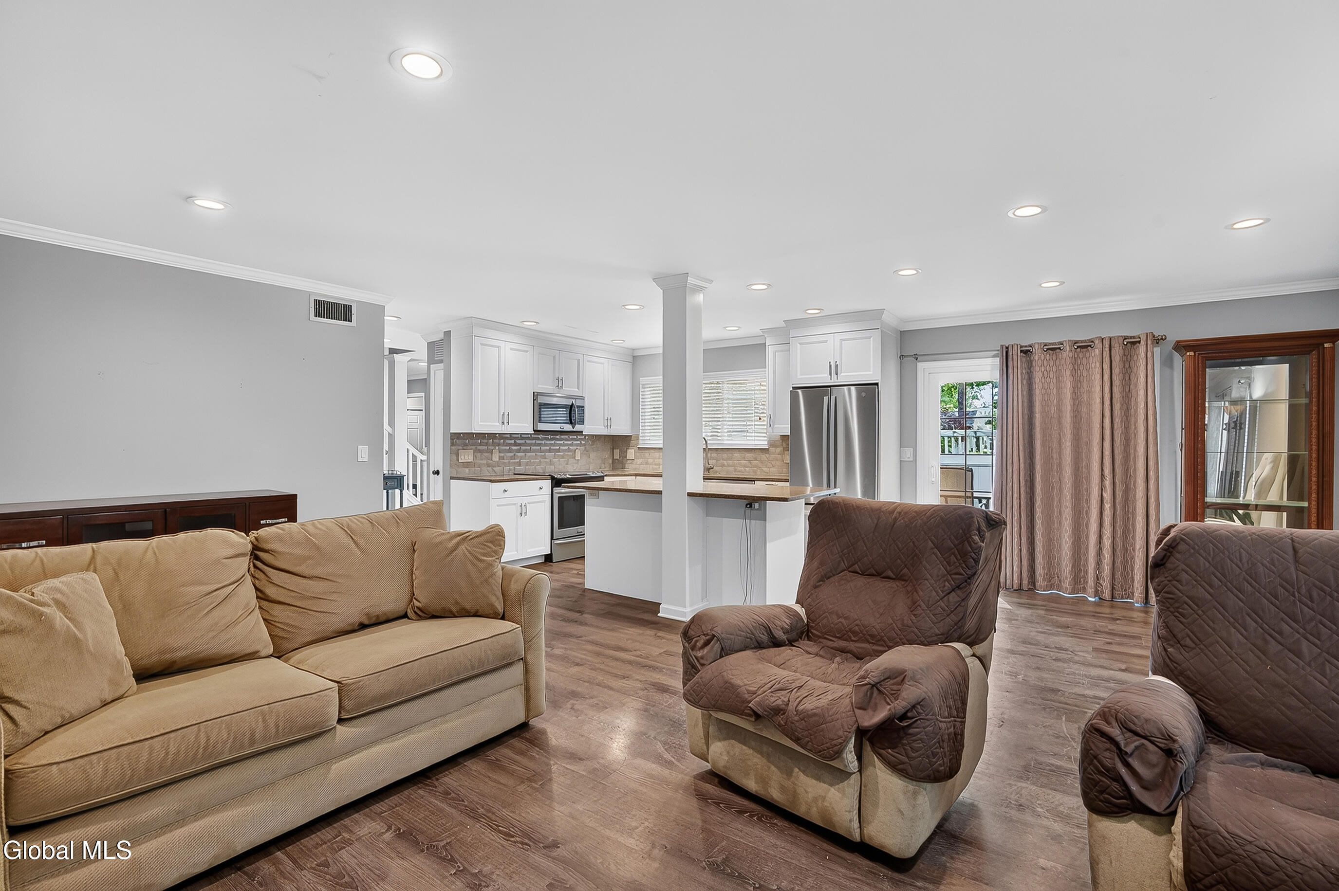 18 Willow Drive Delmar NY 12054