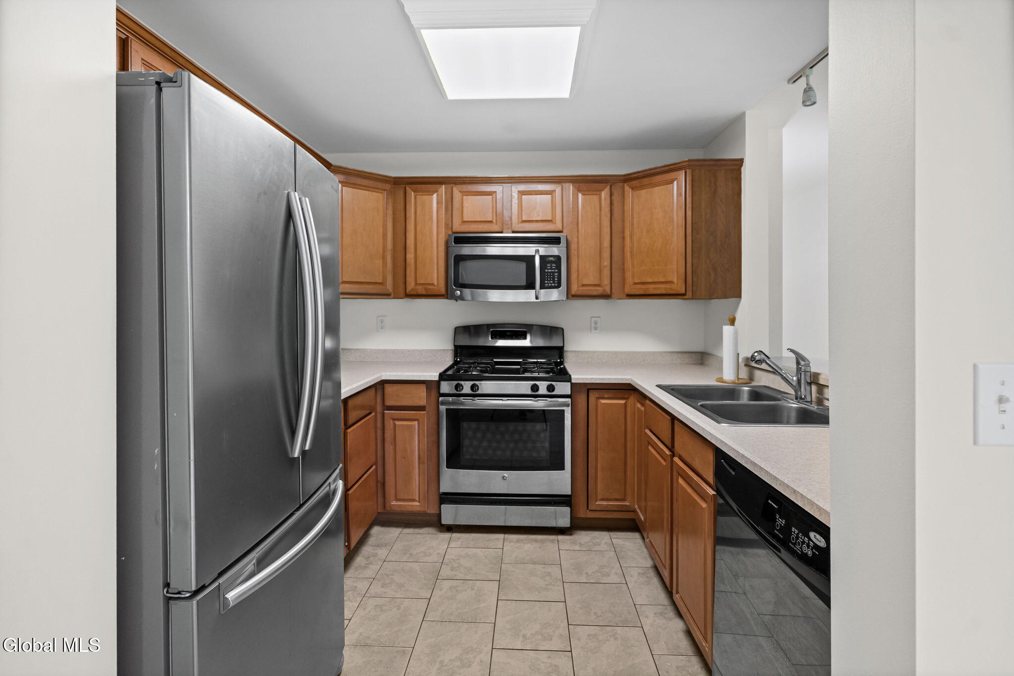 40 Cobblestone Court Schenectady NY 12306