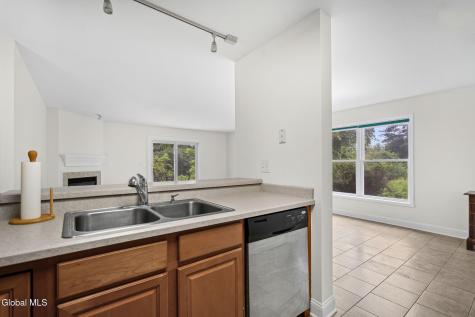 40 Cobblestone Court Schenectady NY 12306