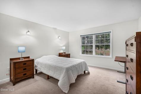 40 Cobblestone Court Schenectady NY 12306