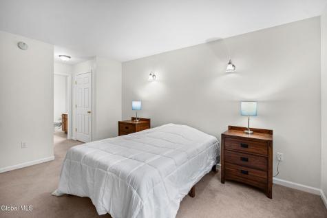 40 Cobblestone Court Schenectady NY 12306