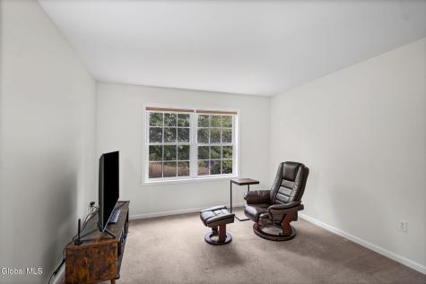 40 Cobblestone Court Schenectady NY 12306