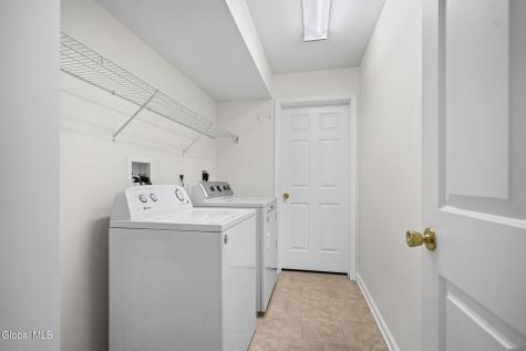40 Cobblestone Court Schenectady NY 12306