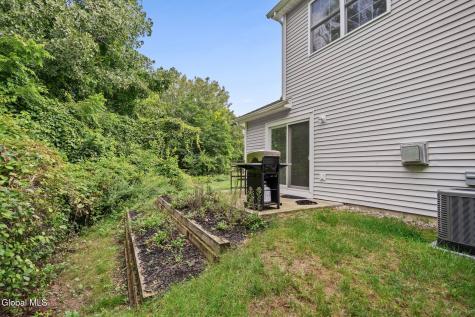 40 Cobblestone Court Schenectady NY 12306