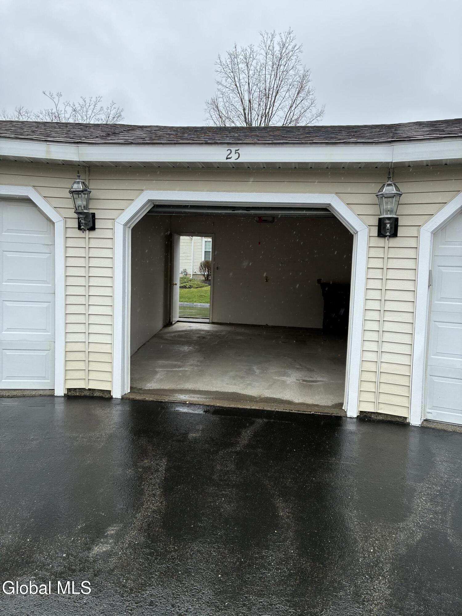 25 Stratton Circle Troy NY 12182