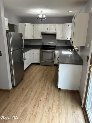 25 Stratton Circle Troy NY 12182
