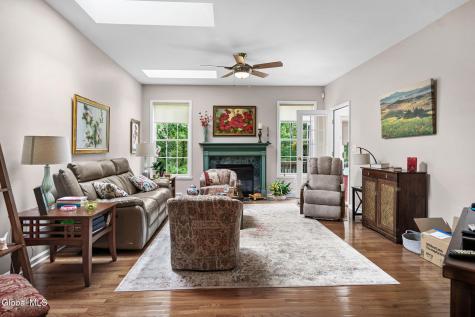 49 Oakmont Street Niskayuna NY 12309