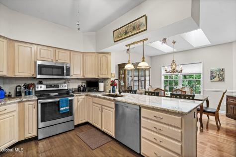 49 Oakmont Street Niskayuna NY 12309