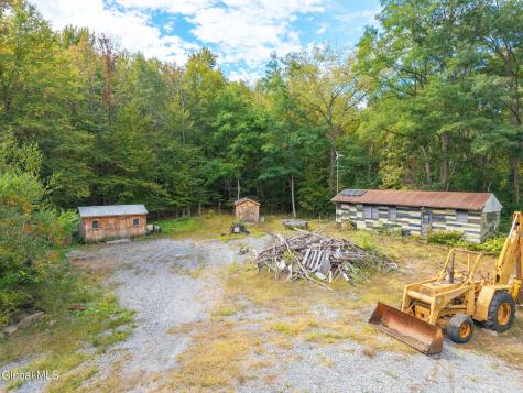 332 Hammondtown Road Amsterdam NY 12010