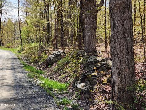 L 27 Ny 2 Grafton NY 12082