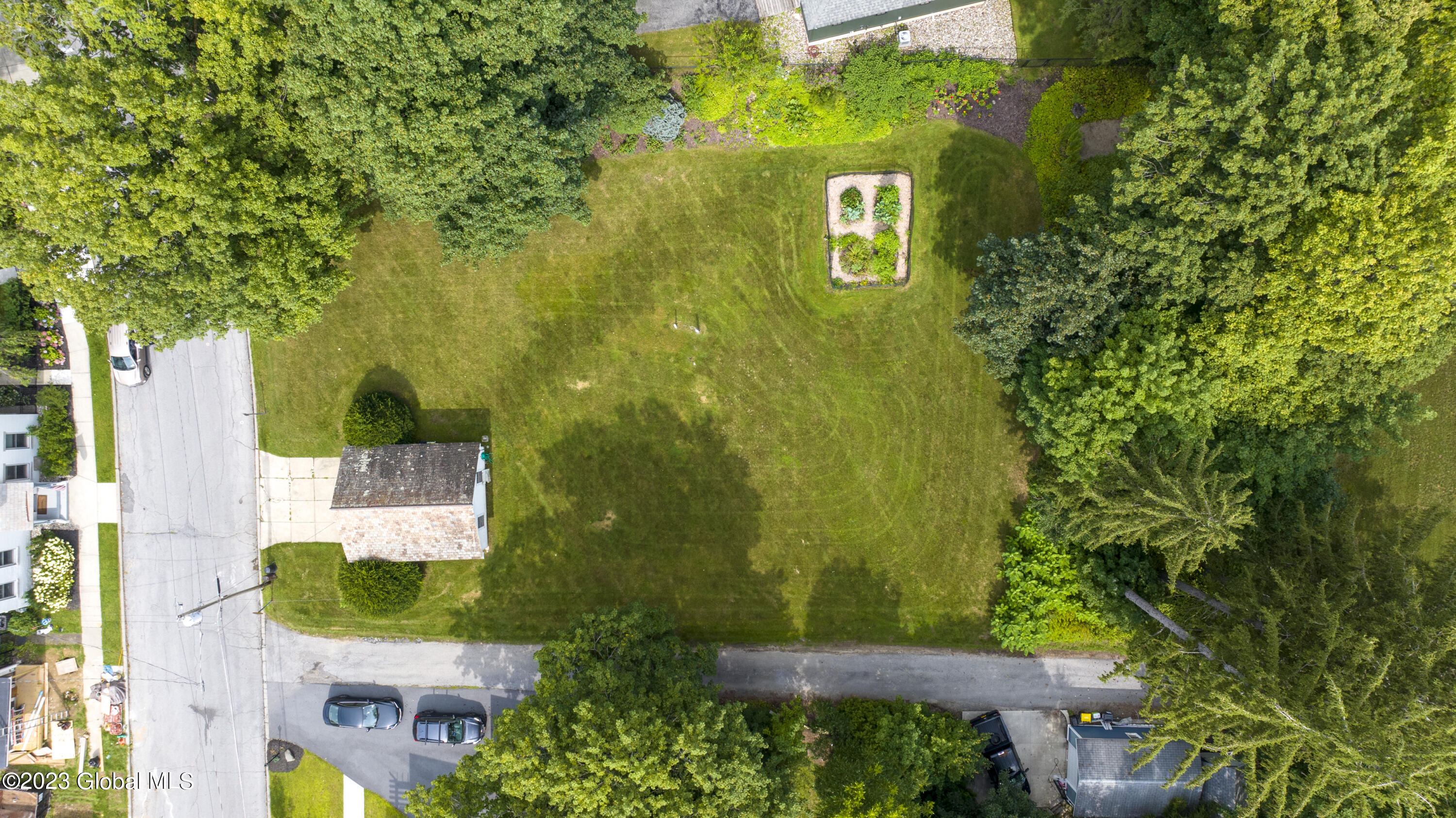 L70 N Circular North Street Saratoga Springs NY 12866