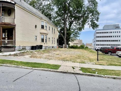 312 Georgetta Dix Plaza Schenectady NY 12307