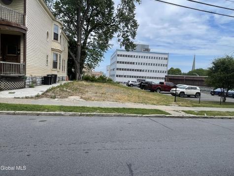 312 Georgetta Dix Plaza Schenectady NY 12307