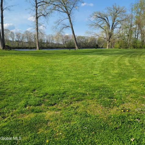 26 Starboard Way Schaghticoke NY 12154