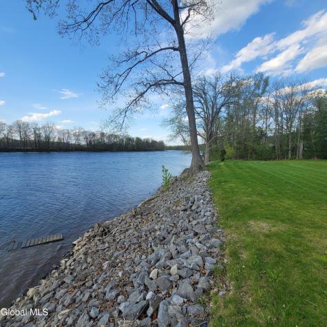 26 Starboard Way Schaghticoke NY 12154