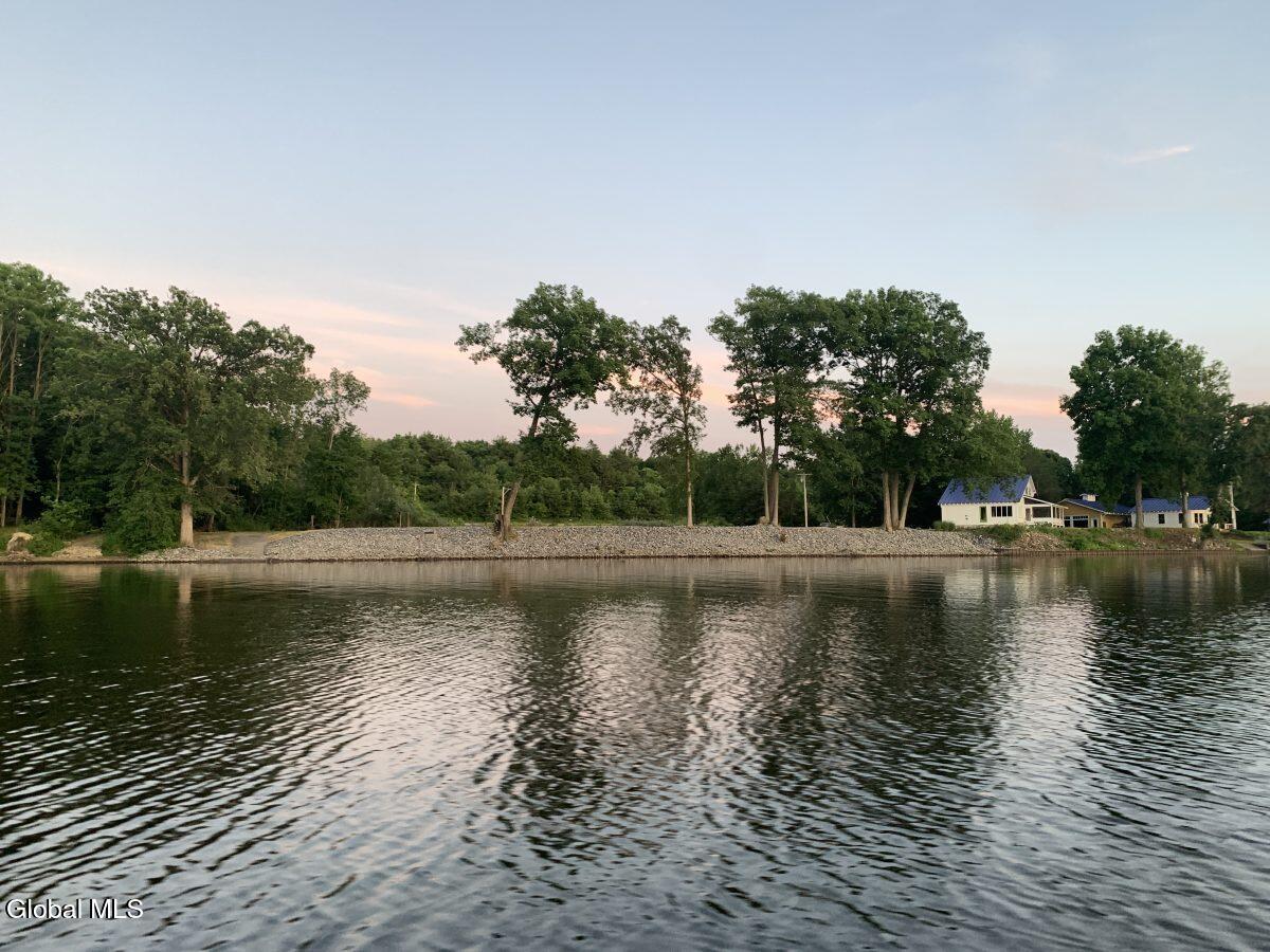 26 Starboard Way Schaghticoke NY 12154