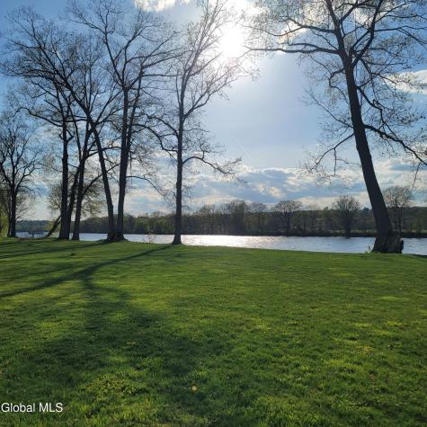 26 Starboard Way Schaghticoke NY 12154