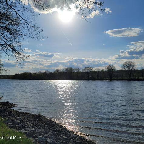 26 Starboard Way Schaghticoke NY 12154
