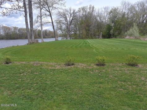 26 Starboard Way Schaghticoke NY 12154
