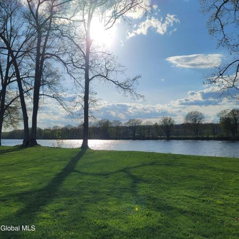 26 Starboard Way Schaghticoke NY 12154