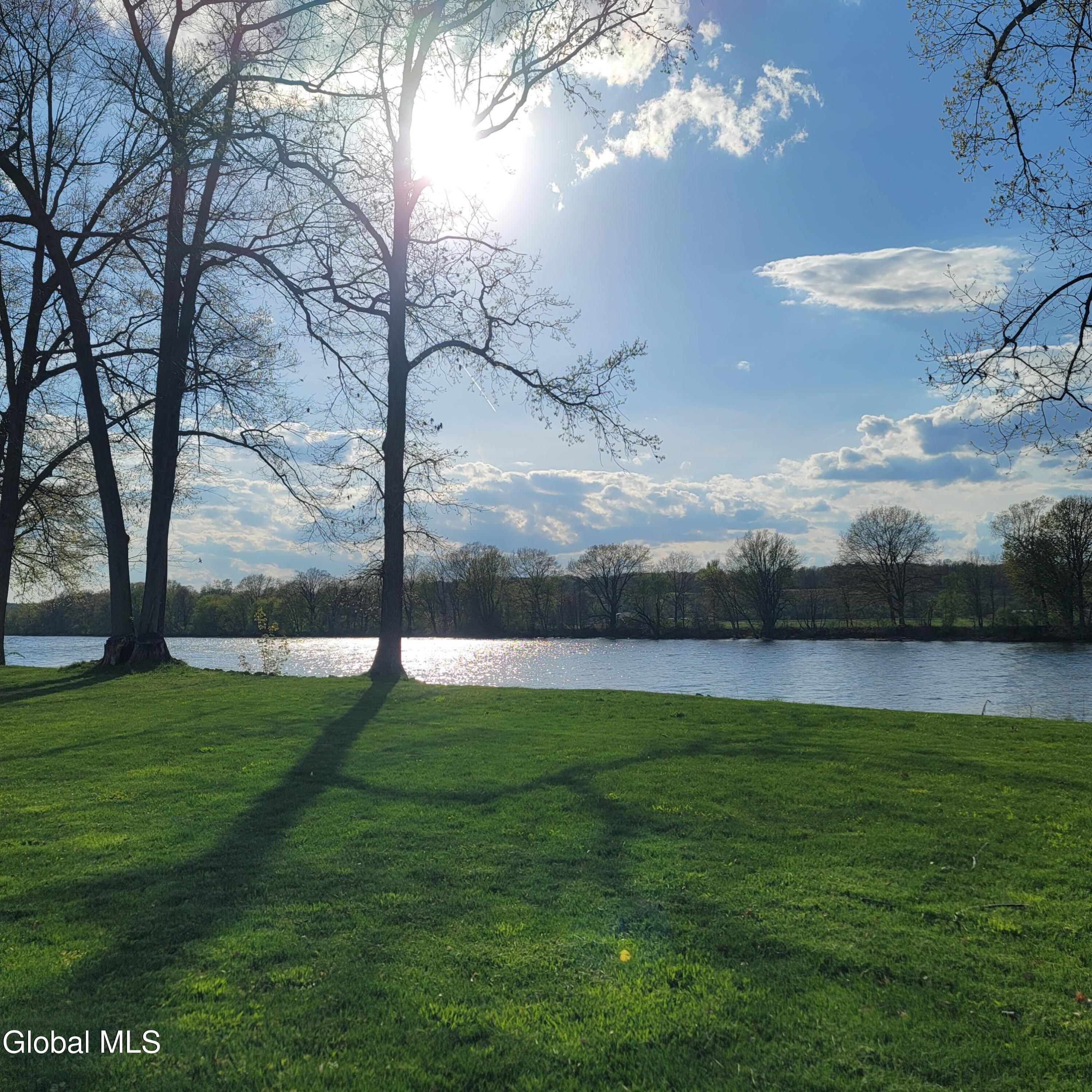 26 Starboard Way Schaghticoke NY 12154