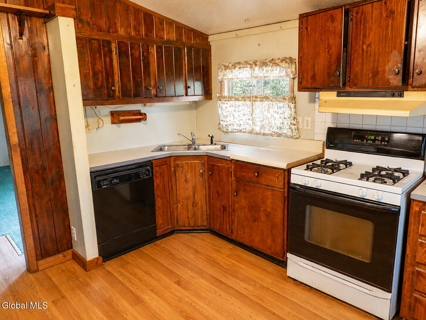 719 S Green Road Sprakers NY 12166