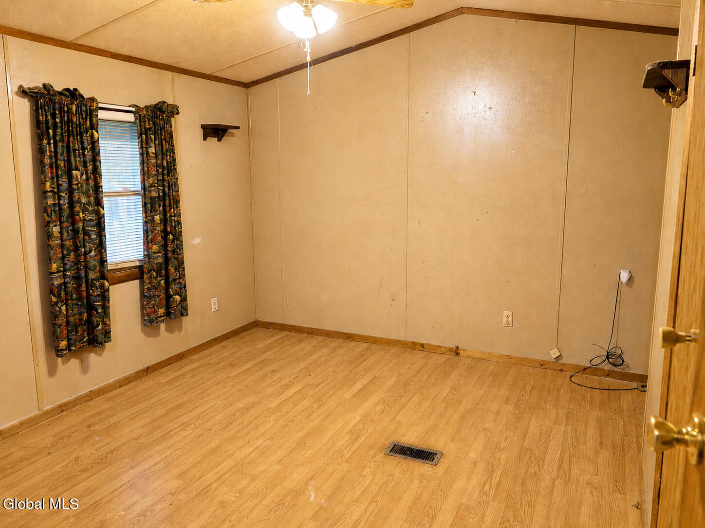 719 S Green Road Sprakers NY 12166