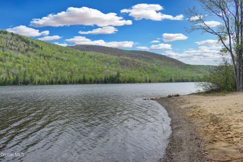 L30.11 4h Road North River NY 12856