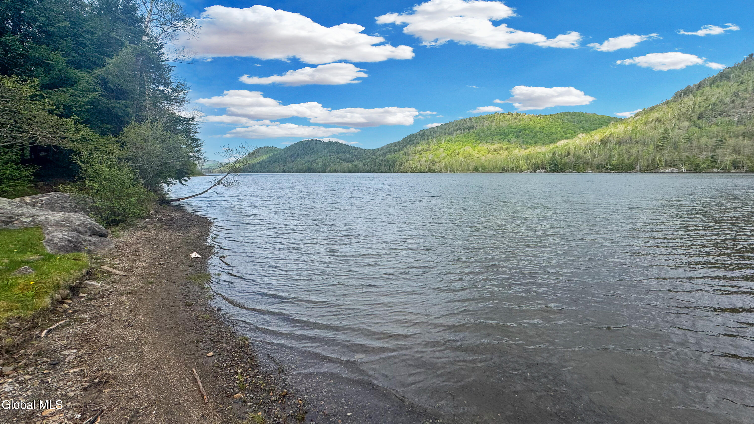 L30.11 4h Road North River NY 12856