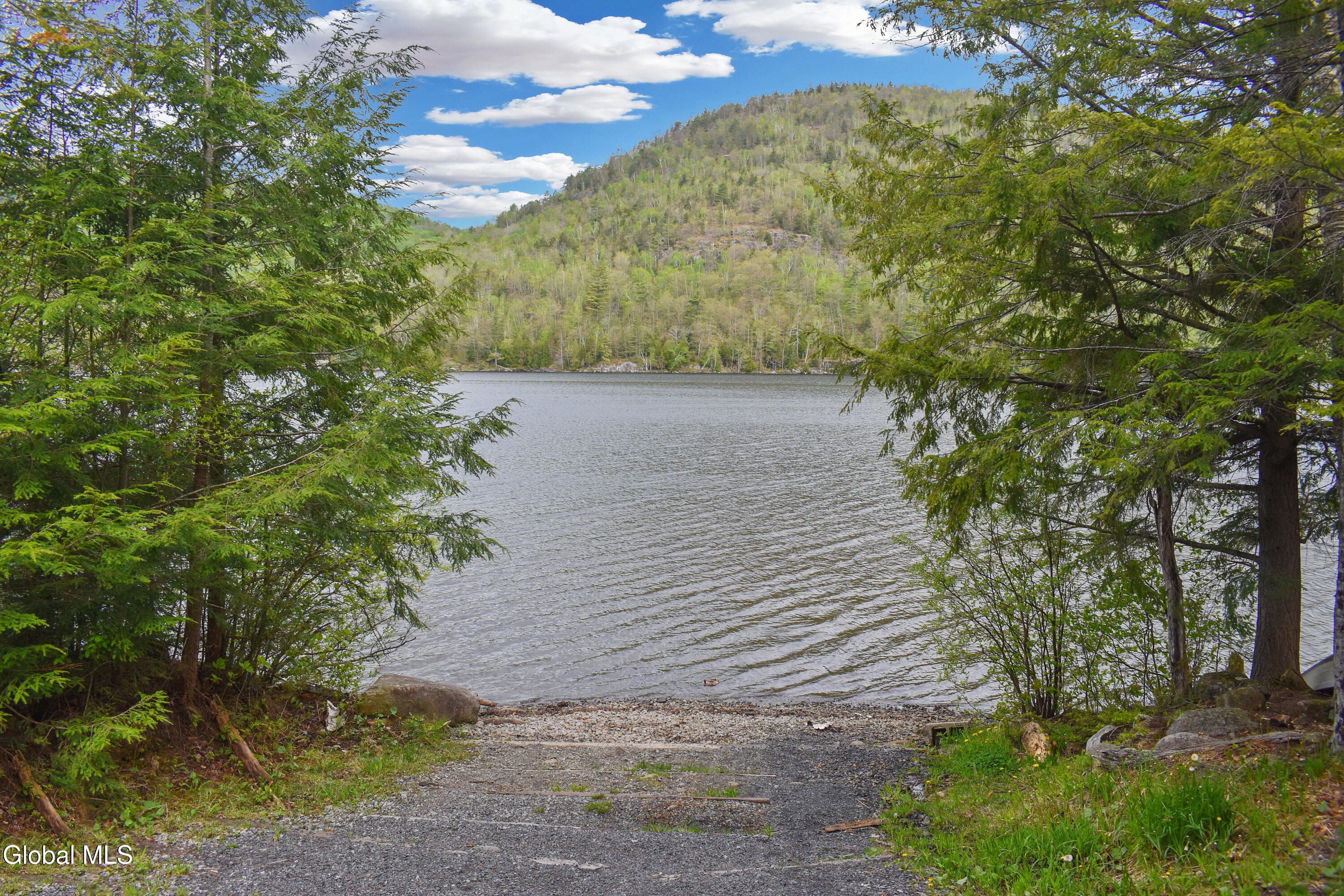 L30.11 4h Road North River NY 12856