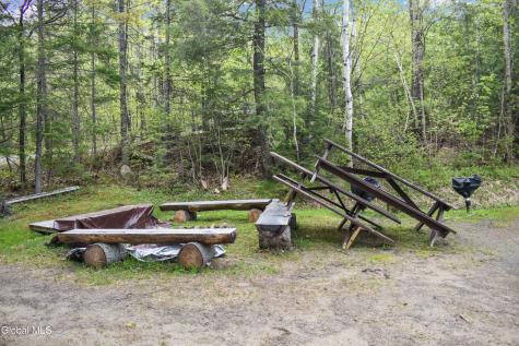 L30.11 4h Road North River NY 12856