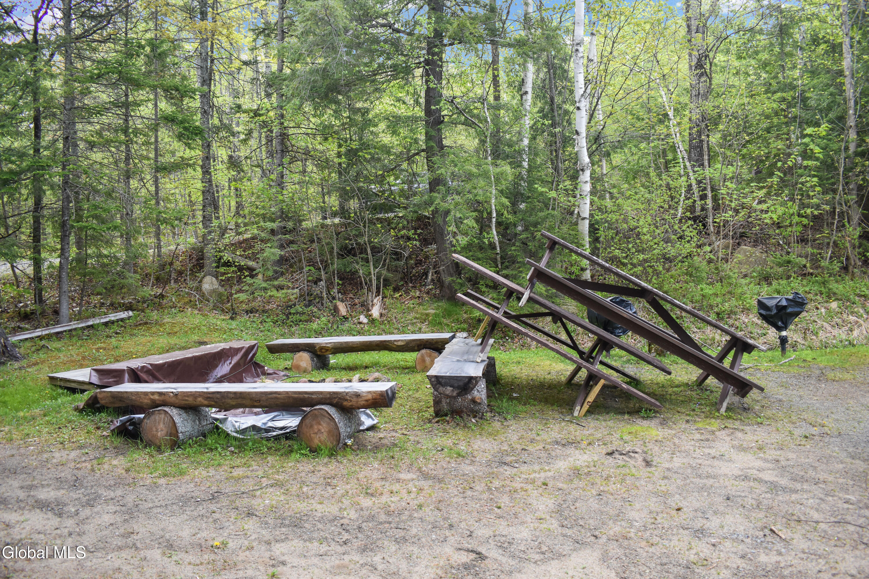 L30.11 4h Road North River NY 12856
