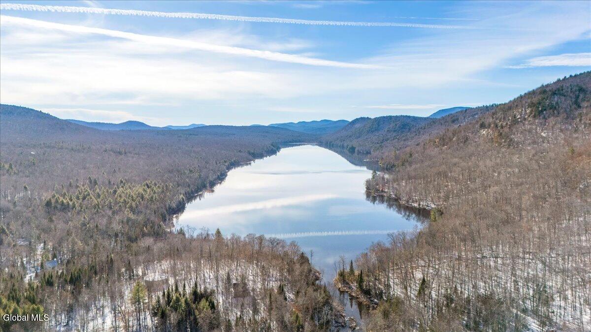 L30.11 4h Road North River NY 12856