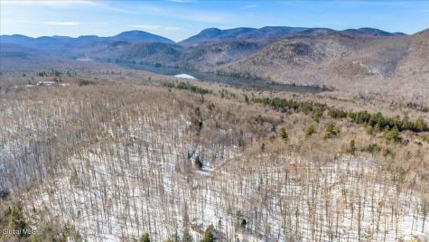 L30.11 4h Road North River NY 12856