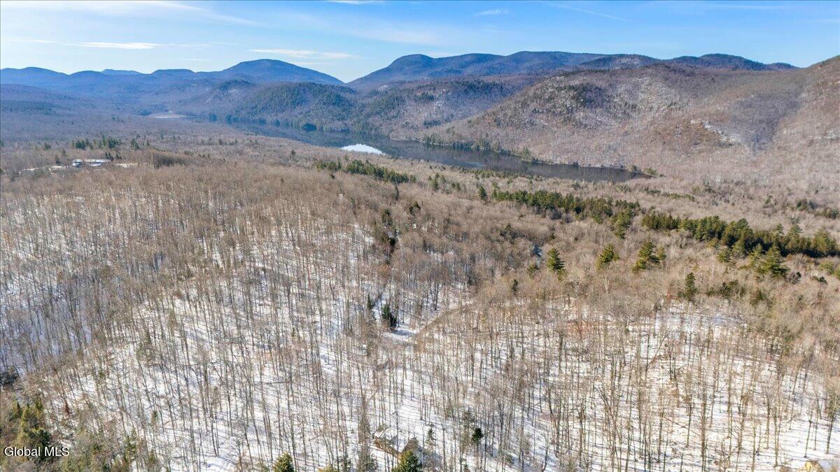 L30.11 4h Road North River NY 12856