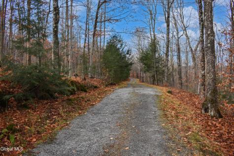 L30.11 4h Road North River NY 12856