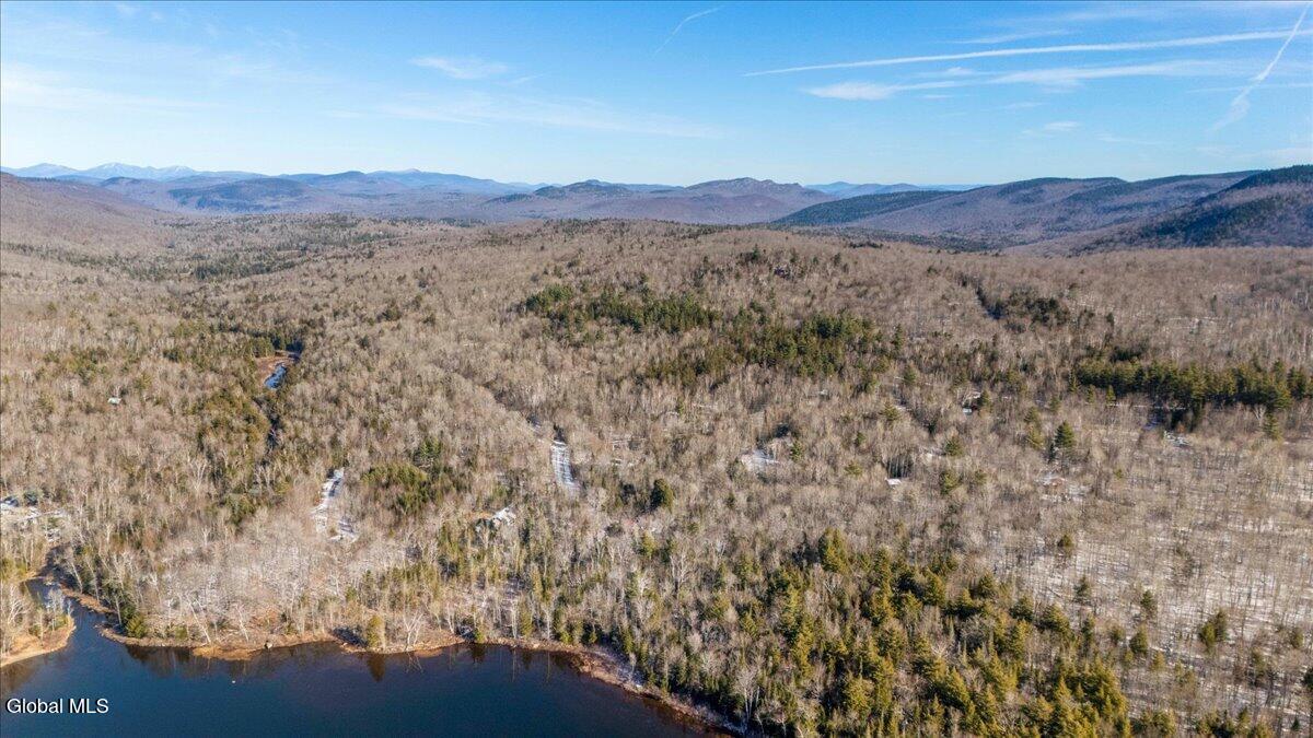 L30.11 4h Road North River NY 12856