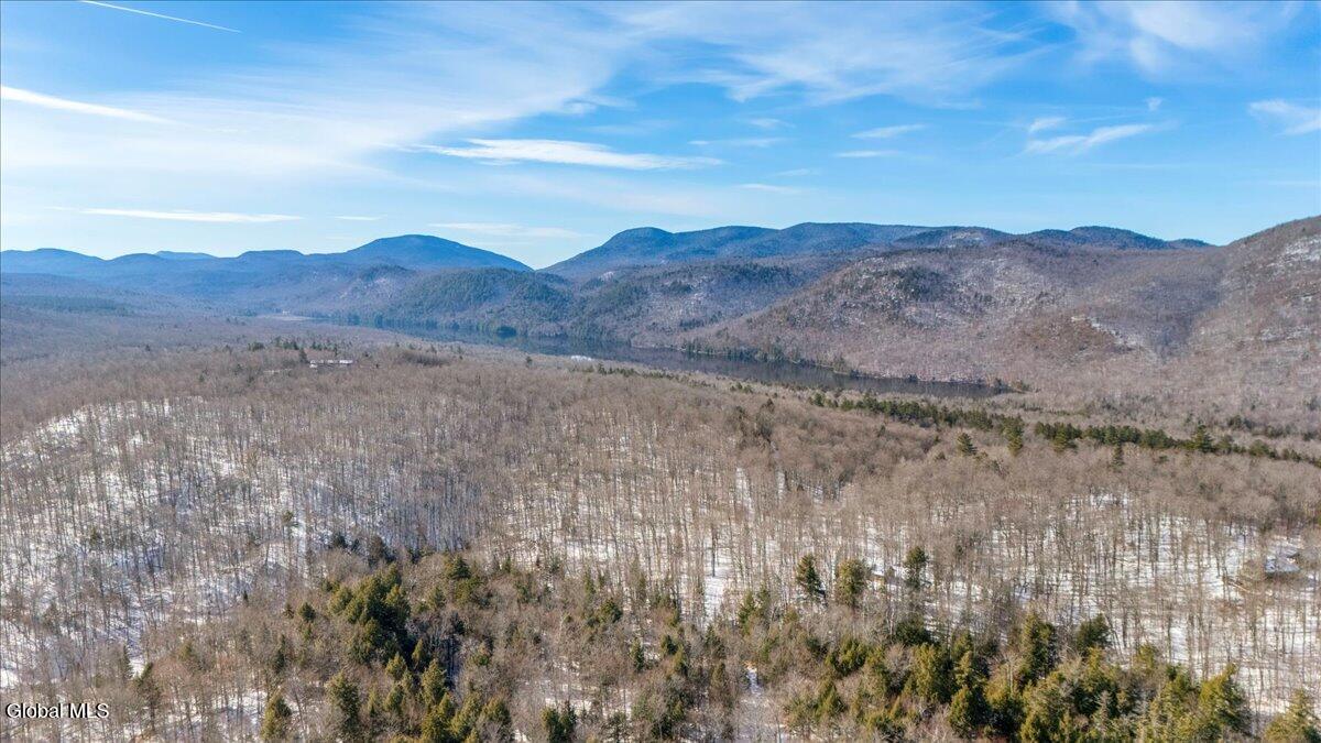 L30.11 4h Road North River NY 12856