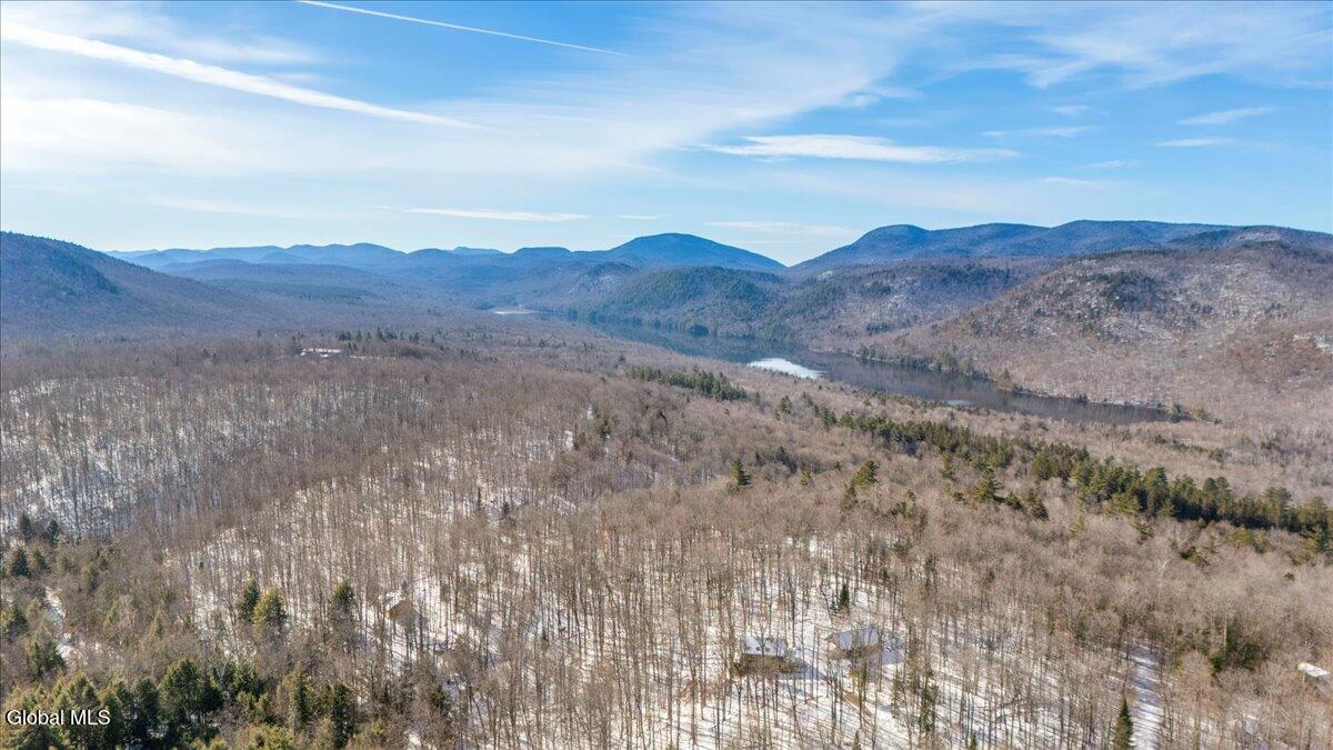 L30.11 4h Road North River NY 12856
