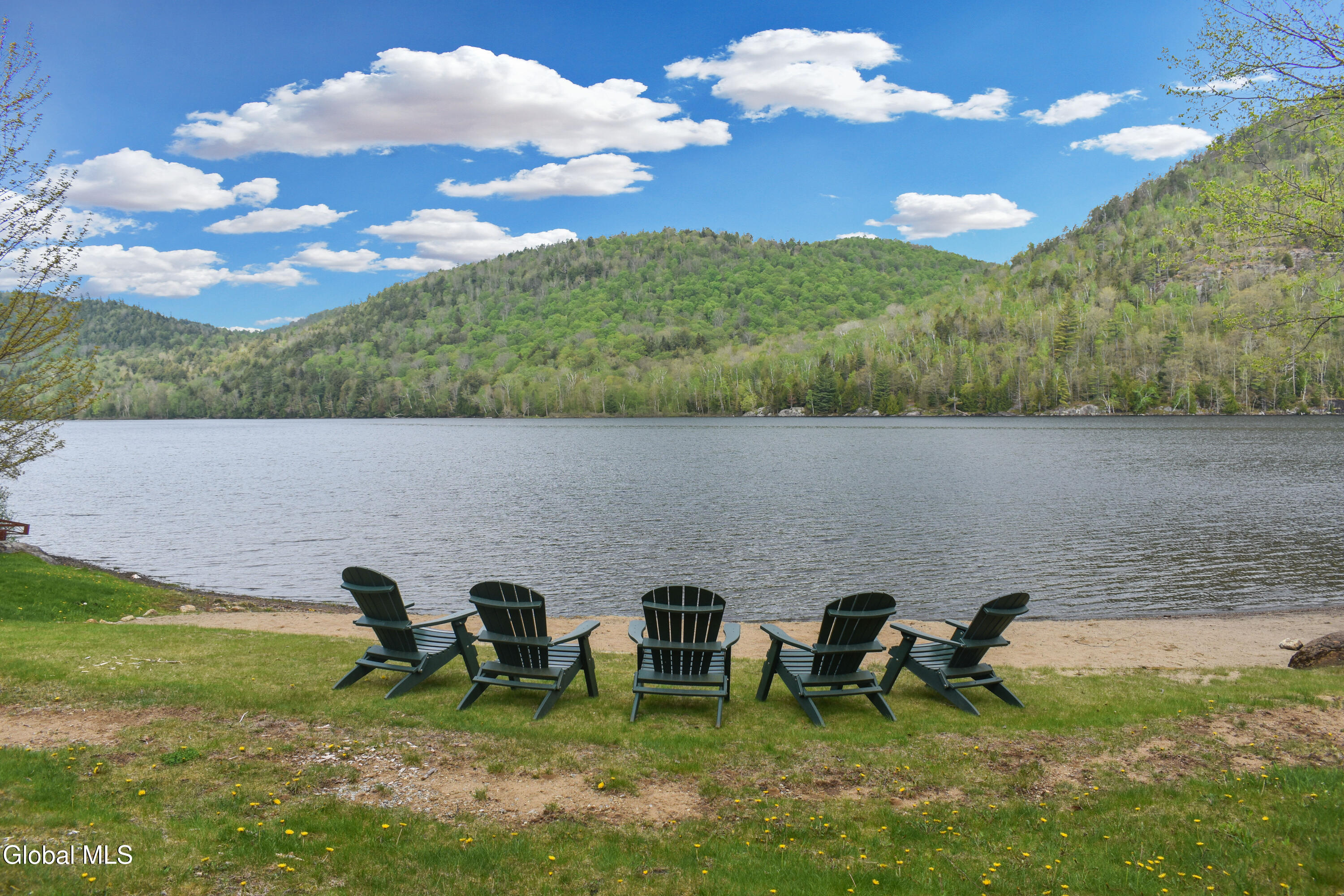 L30.11 4h Road North River NY 12856