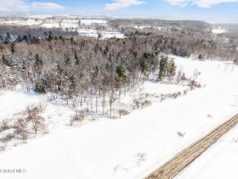 L21.111 Shenendoah Drive Sloansville NY 12160