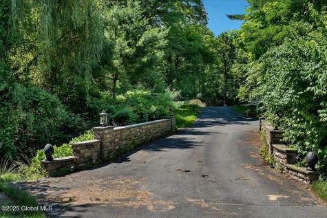 112 Woods Lane Colonie NY 12204
