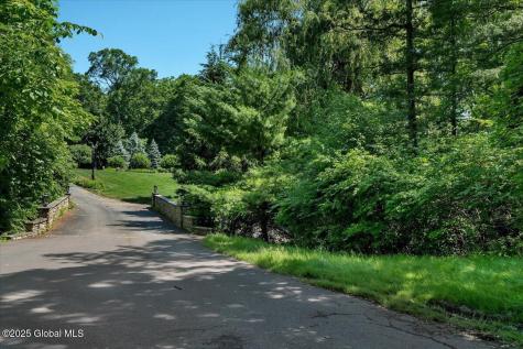 112 Woods Lane Colonie NY 12204